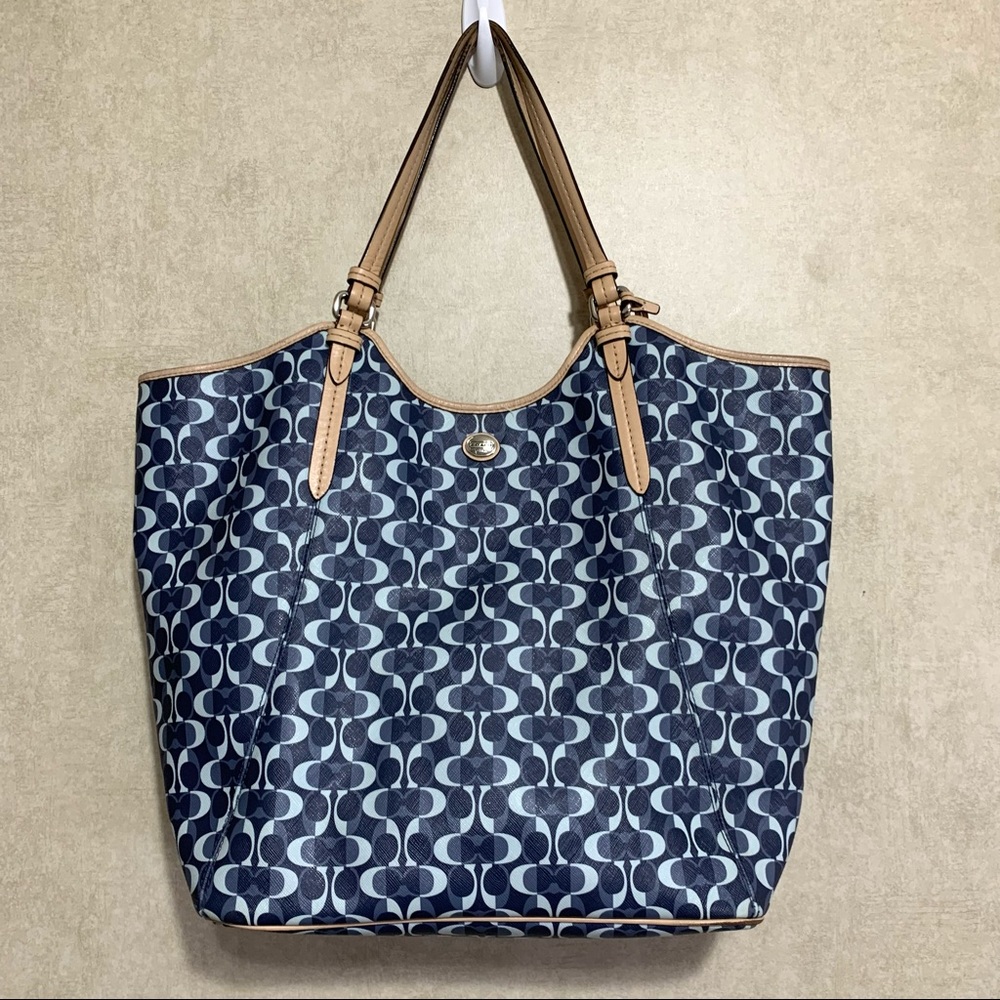 Coach Peyton Dream Signature Tote Bag Navy EUC